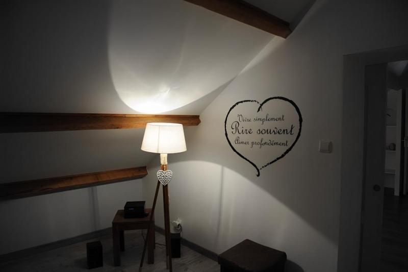 Ecrin D' Amour Suite Romantique Avec Jacuzzi Castels Exterior foto